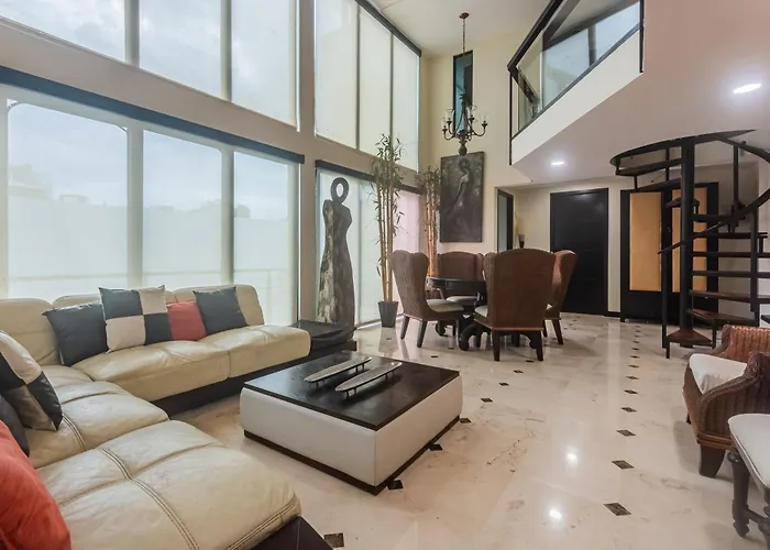 Lotus - 3 Bdr Penthouse In The Middle Of Town!