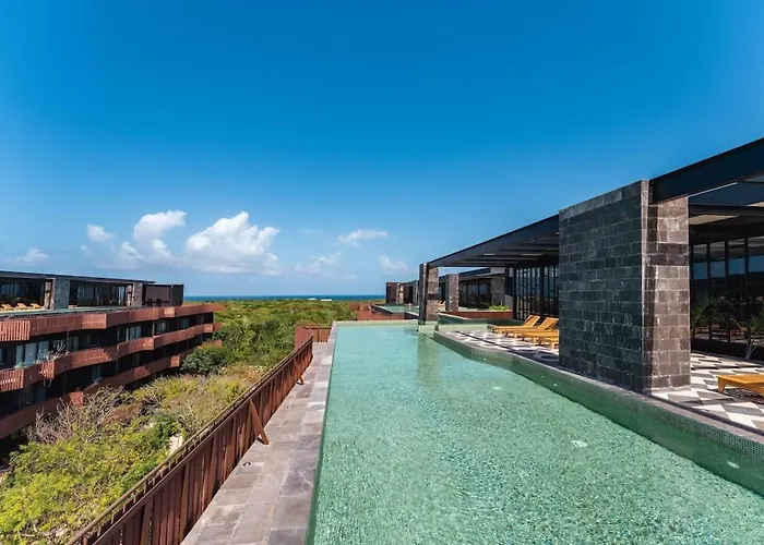 Amira - Stylish Penthouse With Rooftop Pool & Sea Horizon