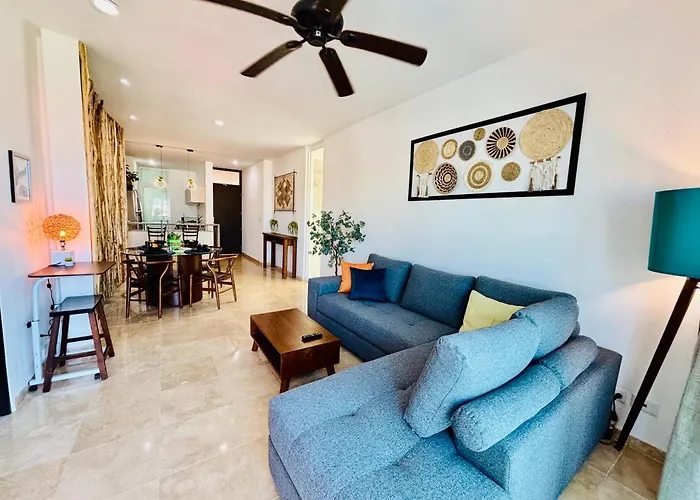 Stylish Central 2Br 2Ba Rooftop Pool & Sea Views