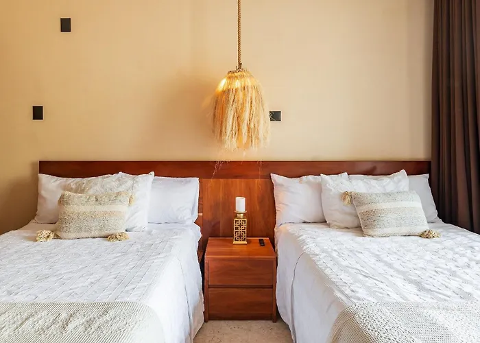 | Suite Boutique P/2 • Swim Up-Patio & Kitchenette