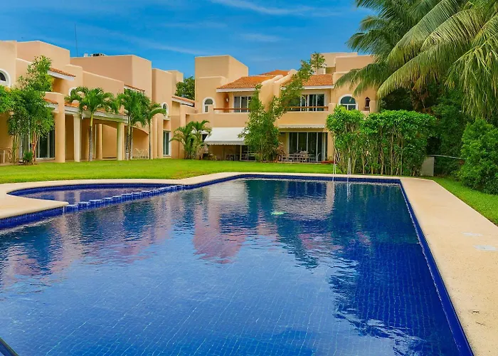 Spacious Family Home With Pool & Beach Access