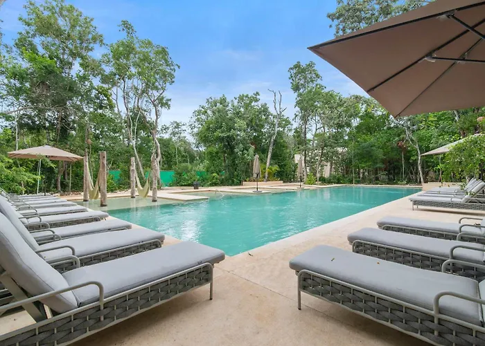 Stylish 1Br Condo With Private Pool & Balcony