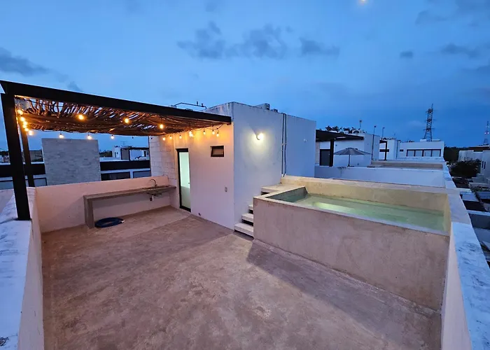 Private Roof Top Pool. Great House For Families.