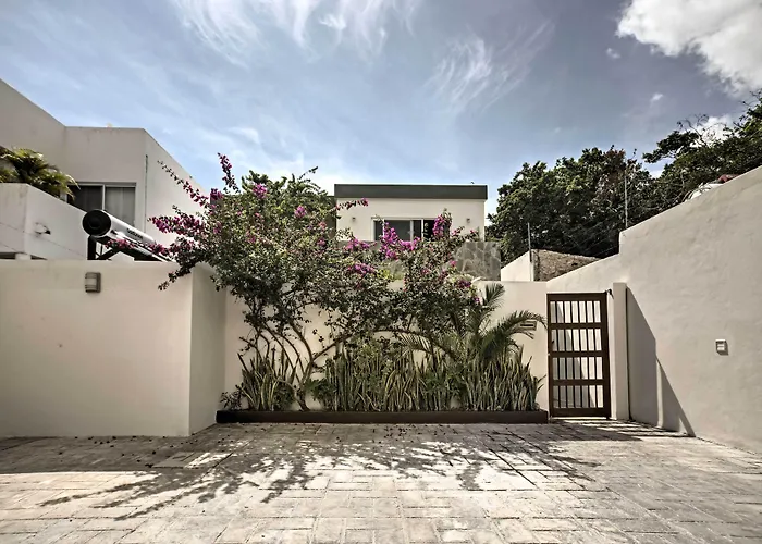 Casa Esmeralda W/ Pool Access & Furnished Patio!