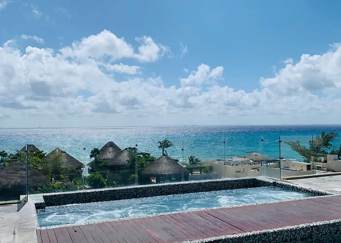 1 Block From Beach 2Br Pool Ocean View