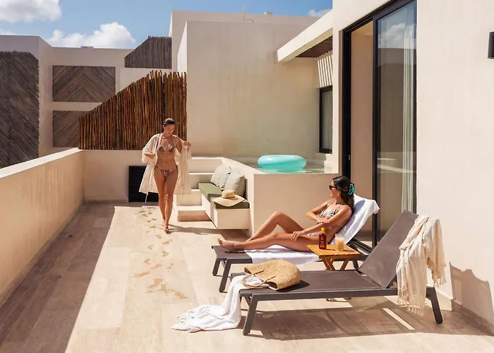 Sleek Penthouse Escape With Rooftop Pool