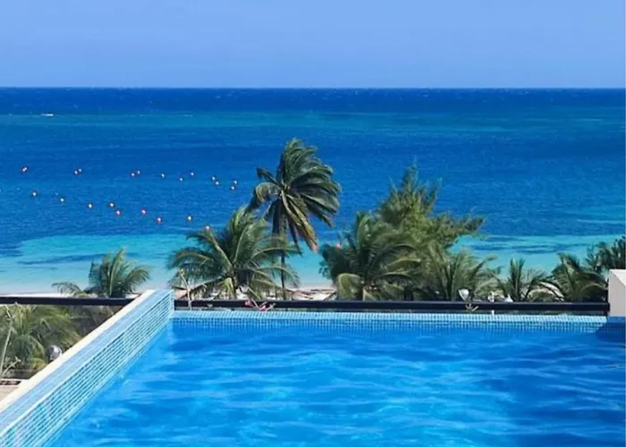 Modern 1 Bedroom Suite By Beach Great Location!