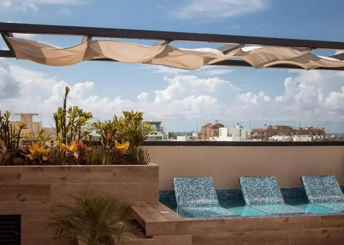 Beachside Studio & Jacuzzi Bliss