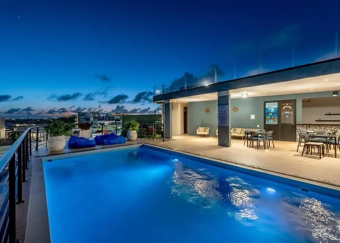3Br Penthouse W Private Rooftop Pool And Bbq