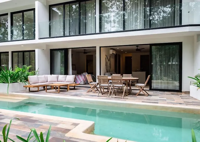 Stylish 1Bd Retreat With Swim-Up Pool