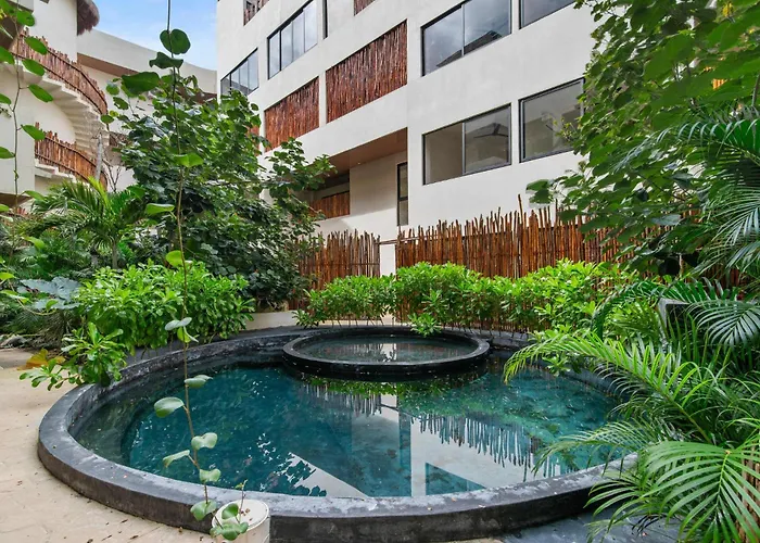Penthouse With Rooftop Plunge Pool - Distant Ocean