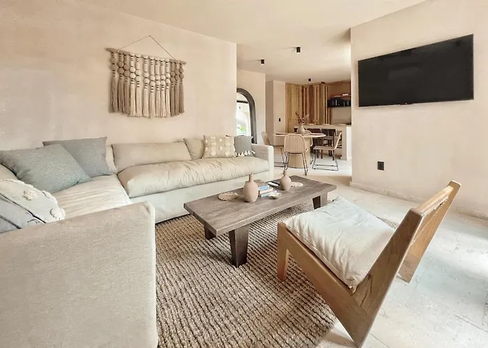 New Luxury Design Private Roof Top Pool Walkable