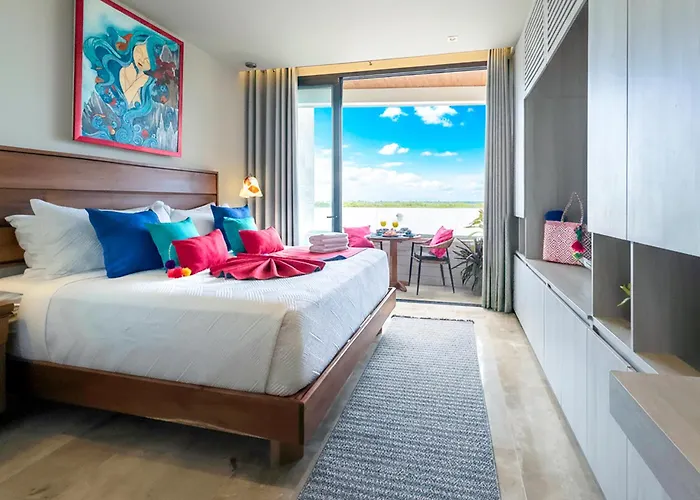 Casa La Aurora - Beachfront Studio And Rooftop Infinity Pool