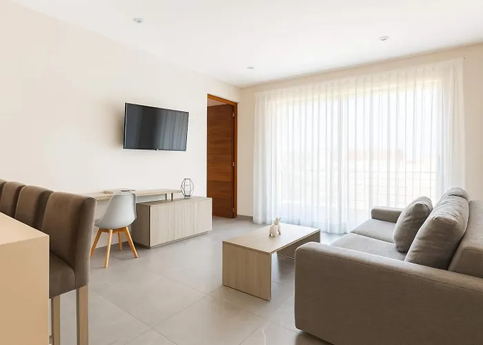 Two-Bedroom Apartment Near 5Th Ave And Gym