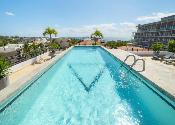3Br Condo With Rooftop Pool & Parking
