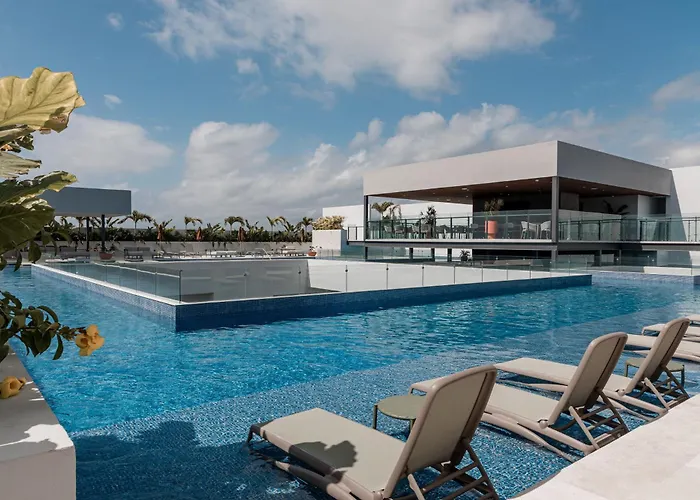 Playa'S Golden Area -- Casa Omega 2Br 2Ba Tropical Retreat, Beach, Infinite Pool, Gym