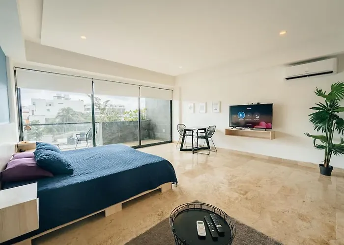 1 Bd Apt Top Location! Gym, Pool