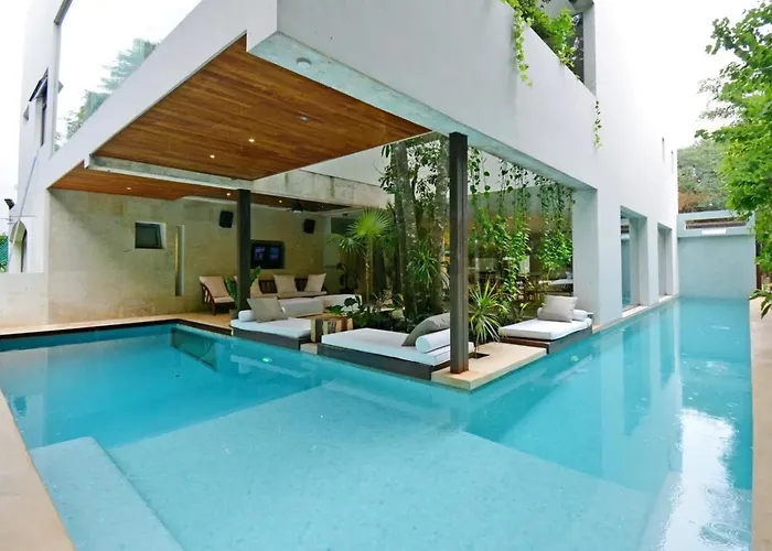 Villa Steps To Beach With Staff In Playa