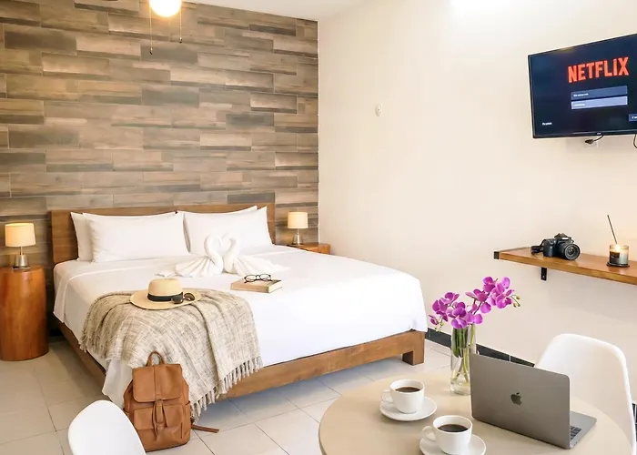 Boutique King & 2 Bed Suites, Walkable Hub - 3 Mins To Ado, Beach, Ferry, La Quinta