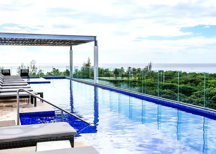 Happy Vibes Getaway With Stellar Oceanview Roof Pool!