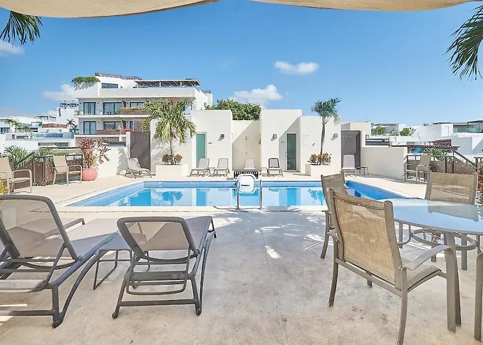 2Br Condo - Pool, Bbq & Beach Steps Away
