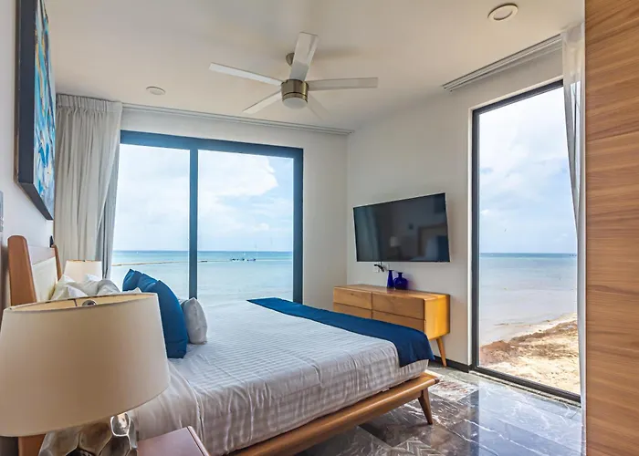 Ocean Front! Amazing Rooftop Pool, Walk To Fifth!