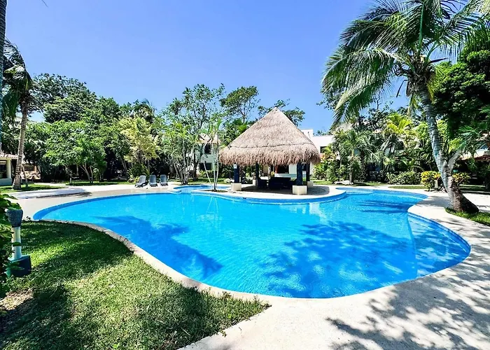 Tropical 3Br Retreat W Pool & Beach Essentials