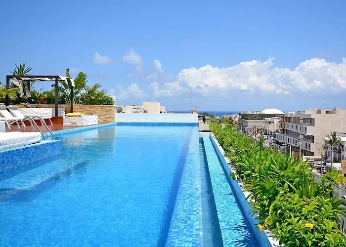 2Br Condo W Pools, Gym & Balcony, Steps To Beach