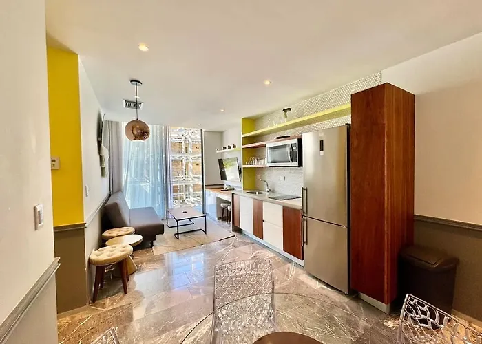 2 Bedroom Apartment Steps From The Sea!