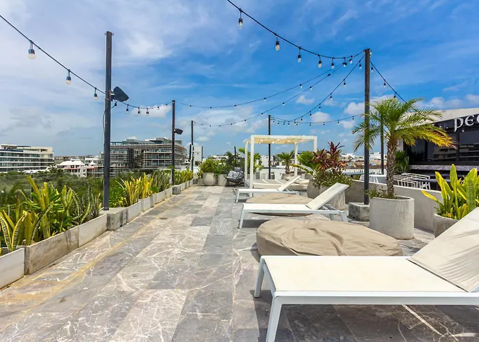 Right On The Beach, Gym, Location, Private Plunge