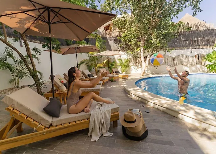 La Veleta Hotel - Jungle Gem - Pool View