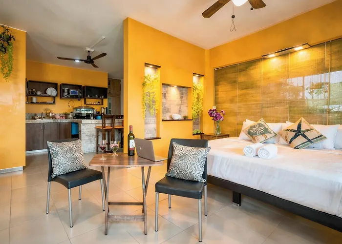 Morning Markets, Beach & Cenote 10 Min, Boutique 1Br 2Br Suites Sleeps 2-8, Kitchen Fast Wifi Ac