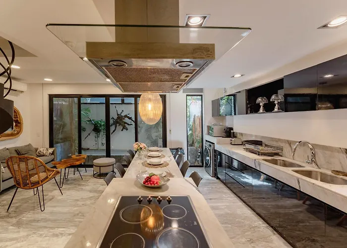 Stylish 3Br Retreat In Serene Luxury Setting