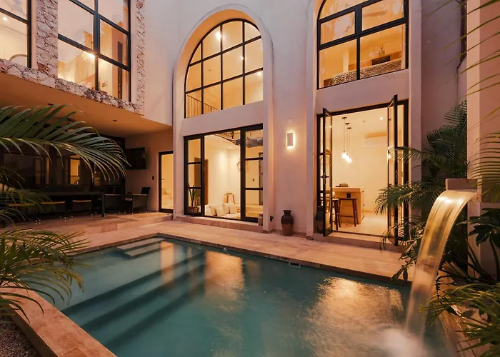 Luxury 4 Bedroom Villa With Private Rooftop Pool