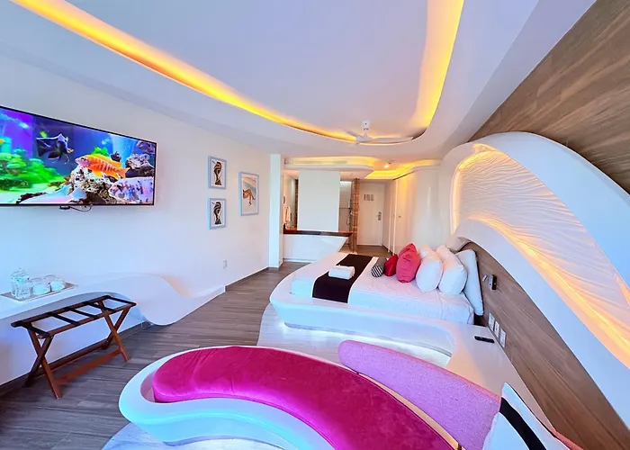 Condohotel The Carmen Deluxe Oceanview King Suite