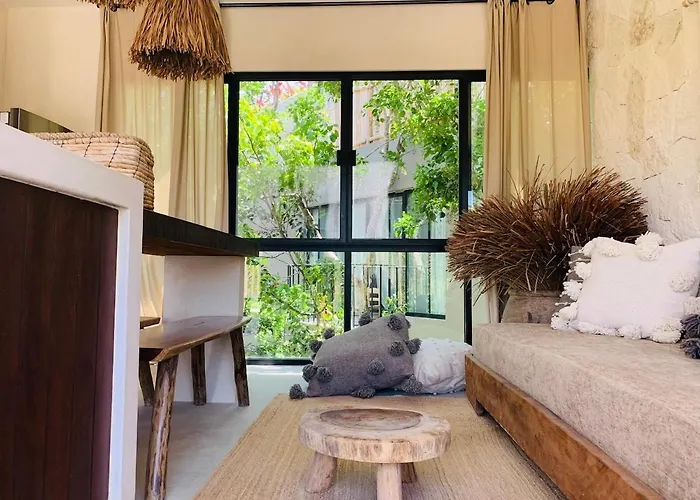 1 Bed Private Balcony Great Location