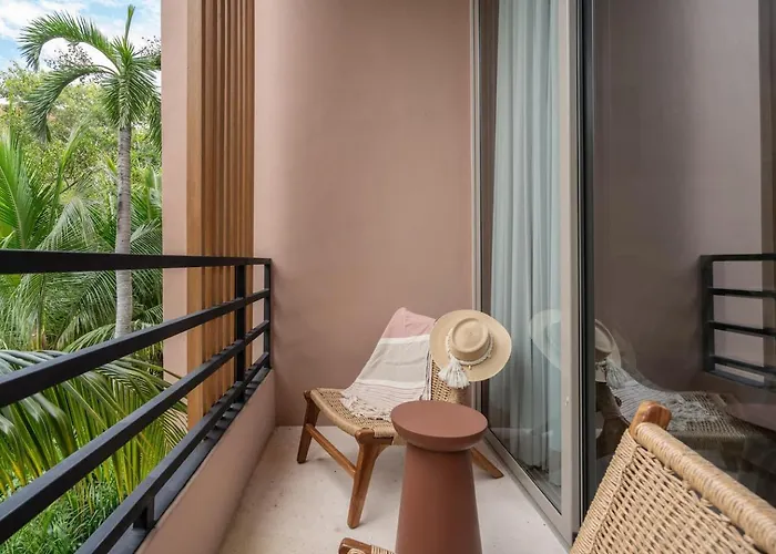 Chic Studio Wrestaurant, Yoga, Coworking Areas