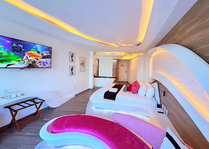 Condohotel The Carmen Deluxe Oceanview King Suite