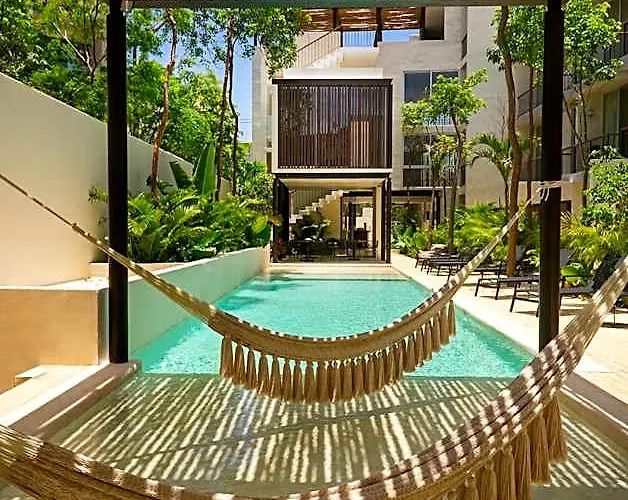 Chic Studio With Swim-Up Pool Access