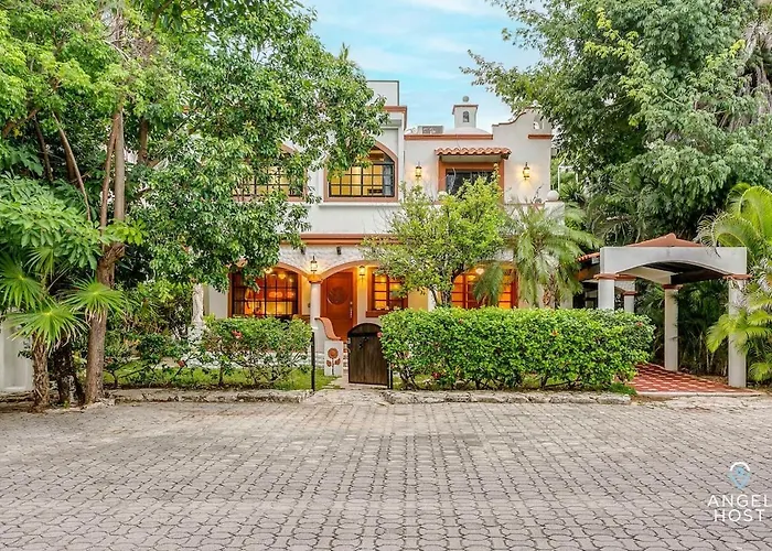 6Br Villa W Pool, Bbq & Backyard
