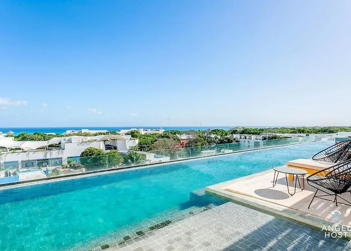 Ocean-View Condo W Rooftop Pool & Gym