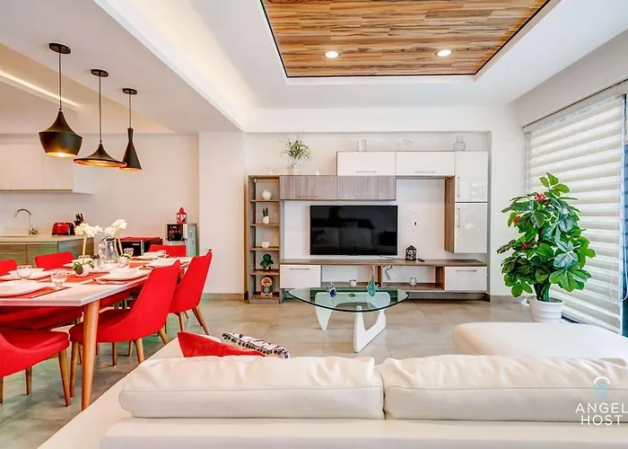 2Br Retreat W Rooftop Pool & Bbq