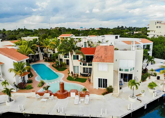 Stunning Large Remodeled Penthouse-Big Canal Views
