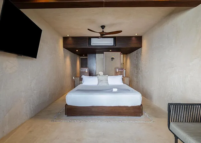 Beachfront Villa Soliman Bay- 8 Bedrooms