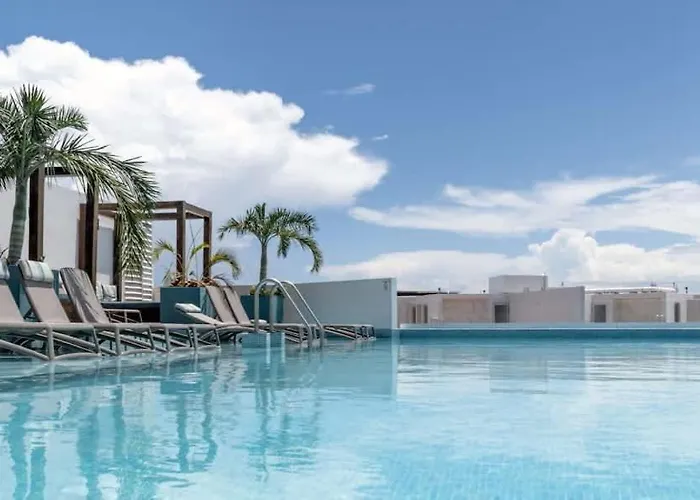 Modern Condo With Pool Gym And Rooftop Views