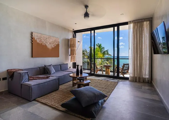 Luxury Beachfront 4Br Ph In Bahia Soliman