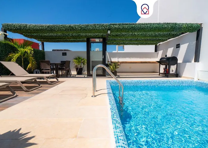 Apartment With Balcony & Pool In Playa Del Carmen