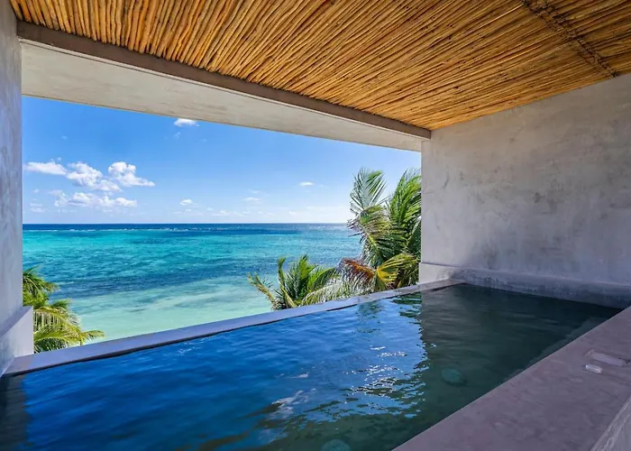 Luxury Beachfront 4Br Ph In Bahia Soliman