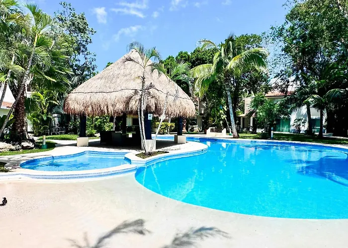 Tropical 3Br Retreat W Pool & Beach Essentials