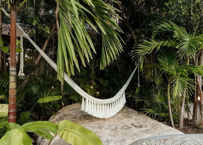 Aflora Quartz Loft Beach Club Access